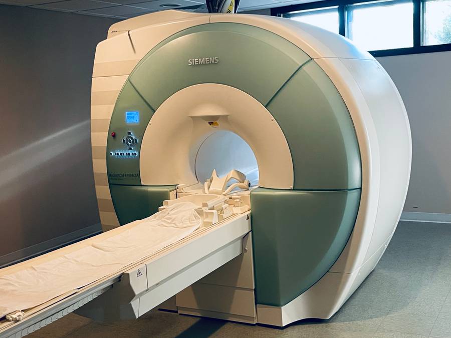 The scan room at Clarus Imaging in Bloomington, Indiana, with the Siemens MAGNETOM Essenza 1.5T MRI scanner.
